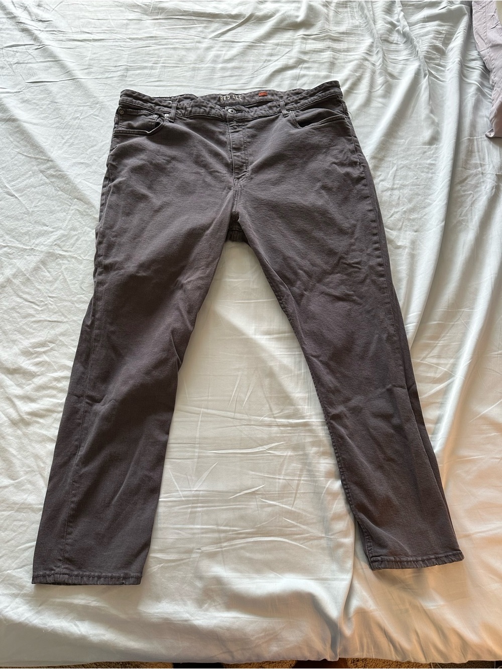 Red Ale Straight-Leg Gray Pants